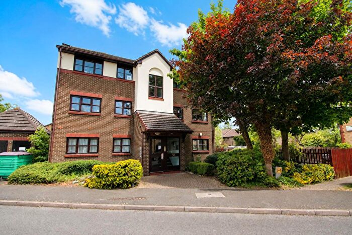 2 Bedroom Flat For Sale In Foxglove Way, Wallington, SM6