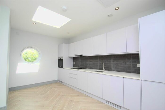2 Bedroom Flat To Rent In Woodborough Road, London, SW15