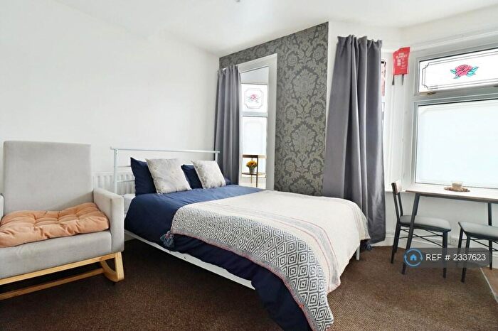 Studio To Rent In Ceres Road, London, SE18