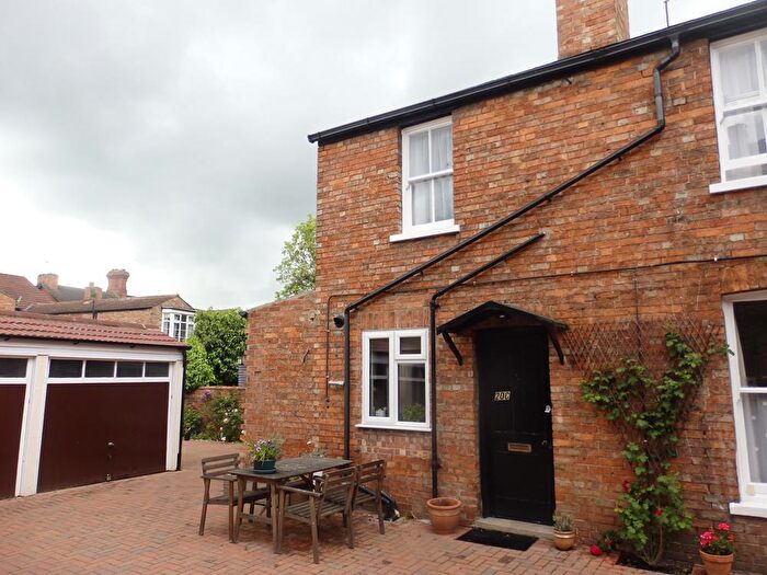 2 Bedroom Mews To Rent In De Parys Avenue, Bedford, MK40