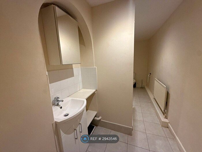 1 Bedroom Flat To Rent In Croydon Road, Sutton, SM6
