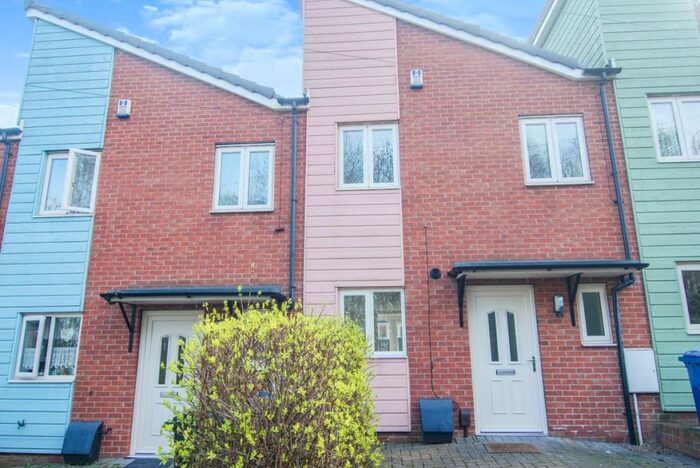 3 Bedroom Town House To Rent In Aldham House Lane, Wombwell, S73