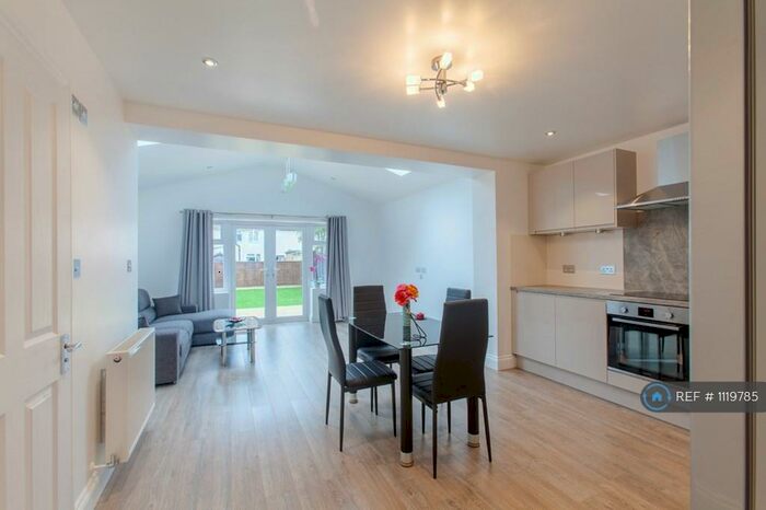 4 Bedroom Terraced House To Rent In Fleming Mead, Colliers Wood, CR4