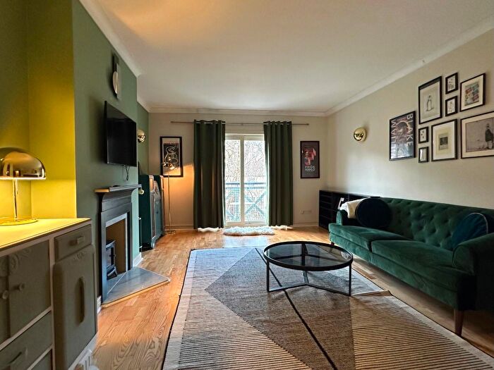 2 Bedroom Flat To Rent In Hawthornbank Lane, Dean Village, Edinburgh, EH4