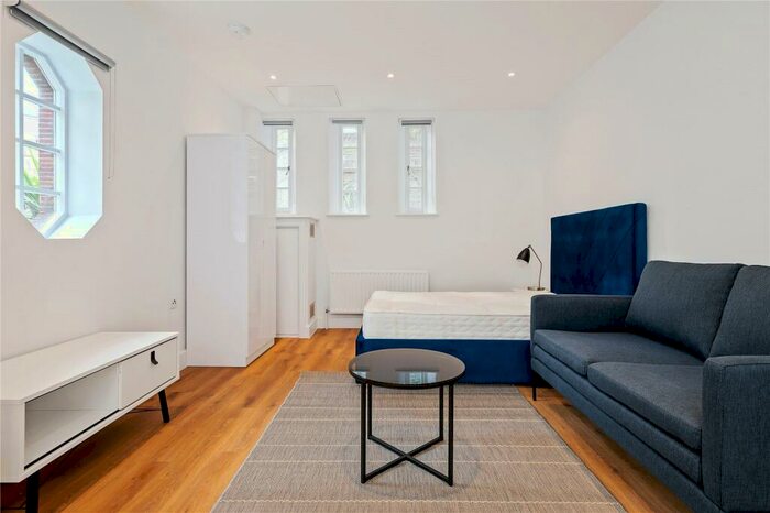 Apartment To Rent In St Mark's Apartments, City Road, London, EC1V