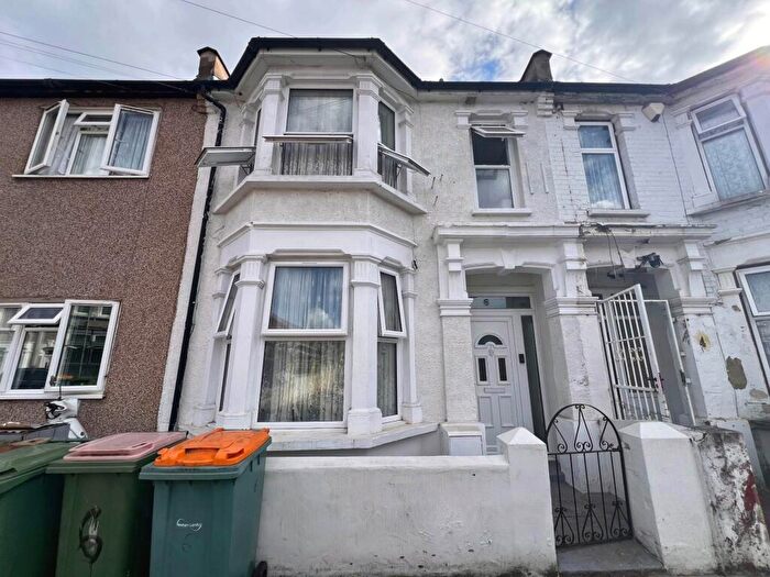 3 Bedroom Terraced House For Sale In Cheshunt Road, Forest Gate, E7