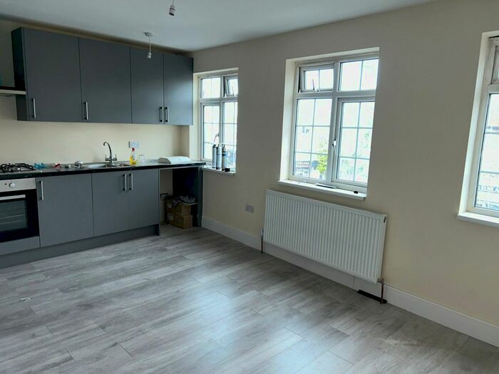 3 Bedroom Flat To Rent In Greenford Road, Greenford, UB6