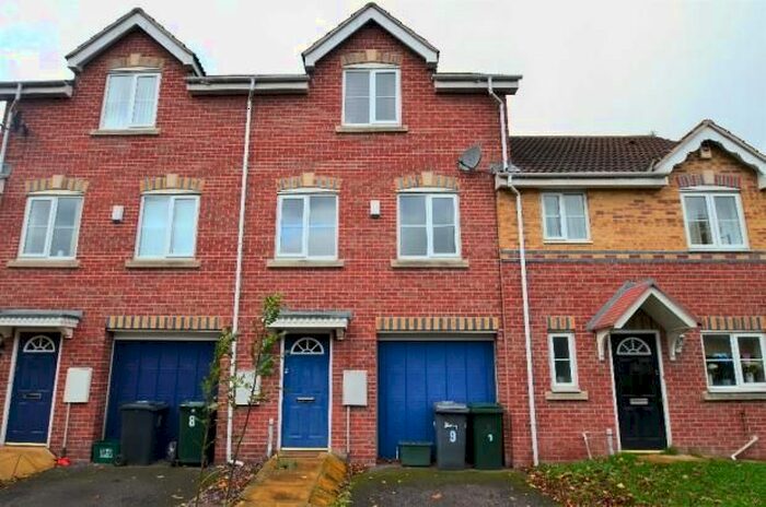 3 Bedroom Town House To Rent In Heath Court, Warmsworth, Doncaster, DN4