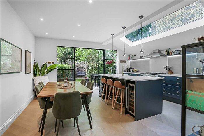 5 Bedroom Property For Sale In Tabley Road, London, N7