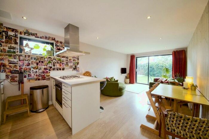 2 Bedroom Flat To Rent In Watersmeet Place, Hackney, London, N4