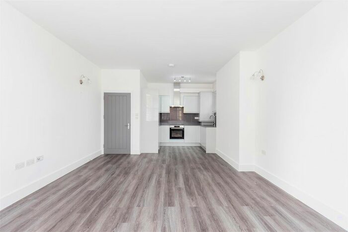 1 Bedroom Flat To Rent In Russell Hill, Purley, CR8