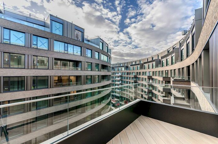 1 Bedroom Flat To Rent In The Crescent, Shepherd's Bush, London, W12