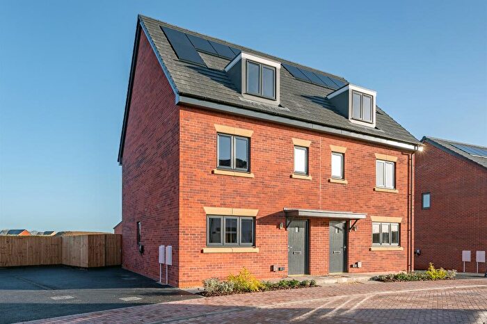 4 Bedroom Semi-Detached House For Sale In Wood Avens Way, Desborough, Kettering, NN14