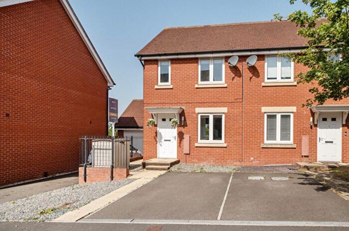 2 Bedroom Semi Detached House For Sale In Henrys Run, Exeter, EX5