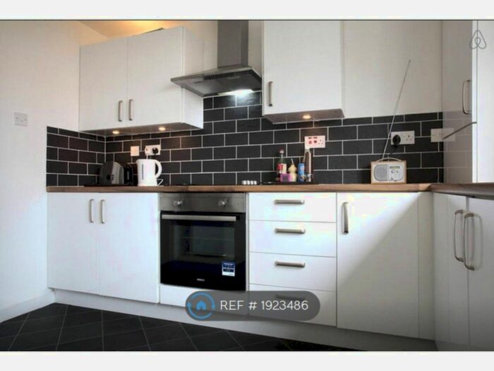 2 Bedroom Flat To Rent In Southhouse Square, Edinburgh, EH17