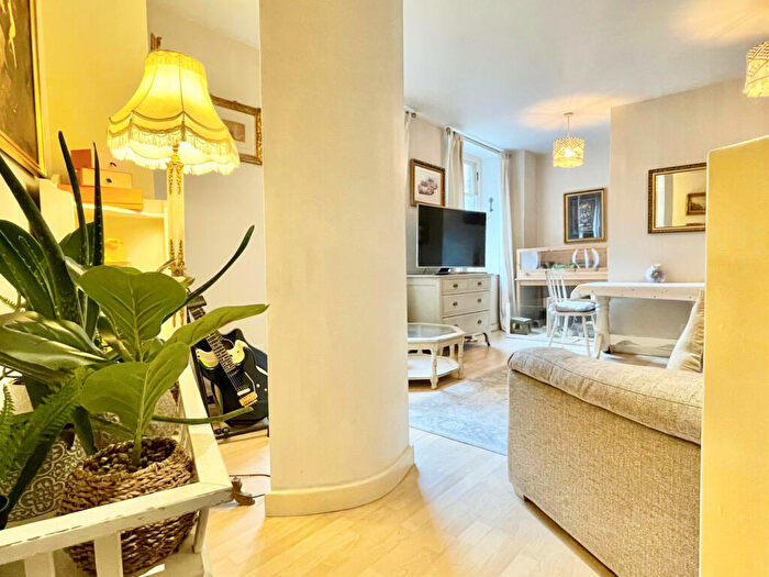 1 Bedroom Apartment To Rent In Harewood Street, Leeds, West Yorkshire, LS2