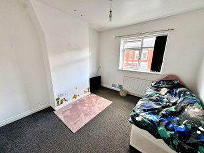 3 Bedroom Semi-Detached House For Sale In Ash Road, Denton, Manchester, Greater Manchester, M34