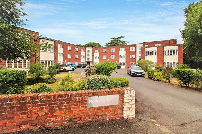 2 Bedroom Apartment For Sale In Coley Avenue, Reading, RG1