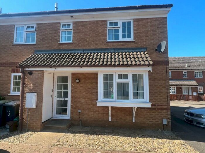 2 Bedroom Cluster House To Rent In Grosvenor Gardens, Biggleswade, Bedfordshire, SG18