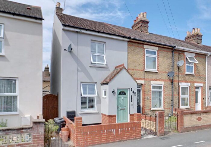2 Bedroom End Of Terrace House For Sale In Melville Road, Rainham, RM13