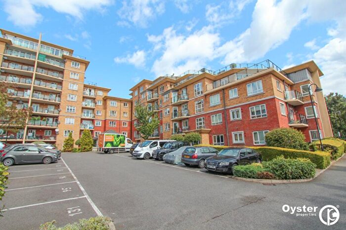 2 Bedroom Apartment To Rent In Glebelands Close, London, N12