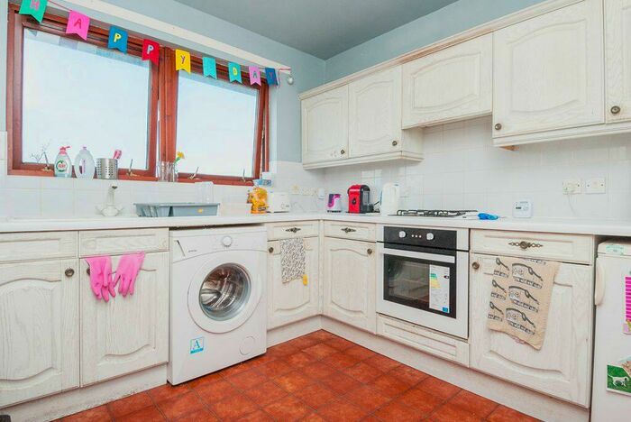 3 Bedroom Flat To Rent In L &#; West Powburn, Edinburgh, EH9