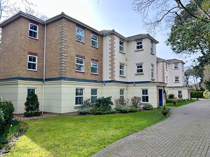 2 Bedroom Flat For Sale In Wilderton Road West, Branksome Park, BH13