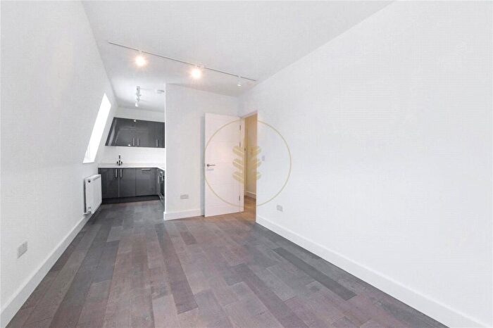 2 Bedroom Apartment To Rent In Loveridge Mews, West Hampstead, NW6
