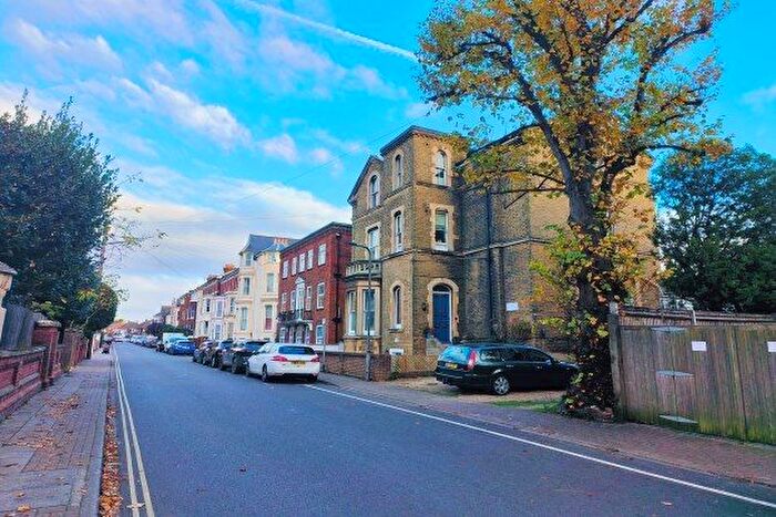 1 Bedroom Flat To Rent In St. Ronans Road, Southsea, PO4