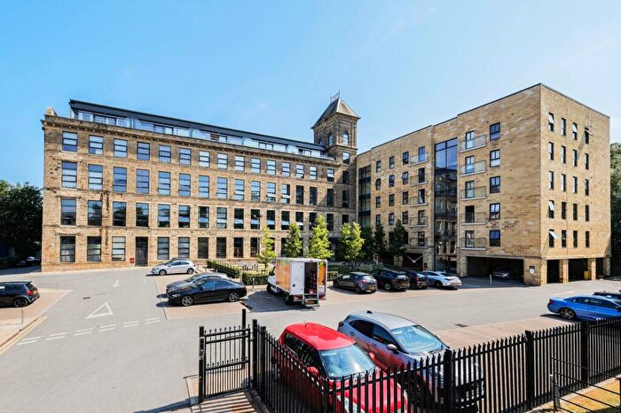 3 Bedroom Flat To Rent In Low Lane, Horsforth, Leeds, LS18
