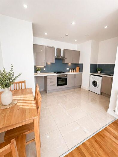 1 Bedroom Flat To Rent In Turners Hill, Cheshunt, Waltham Cross, EN8