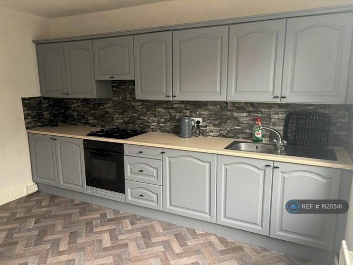 3 Bedroom Flat To Rent In Market Place, Bolsover, Chesterfield, S44