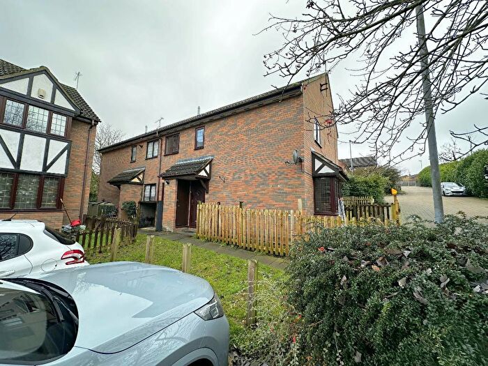 2 Bedroom Cluster House To Rent In Felbrigg Close, Wigmore, Luton, LU2