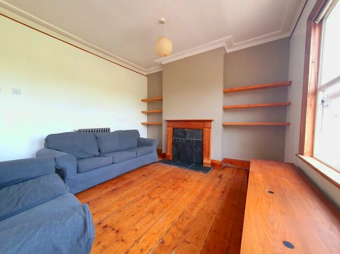 2 Bedroom Flat To Rent In High Road, London, N22