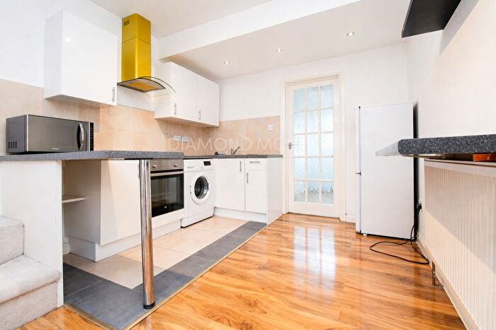 2 Bedroom Terraced House To Rent In Crosslands Avenue, Southall, UB2