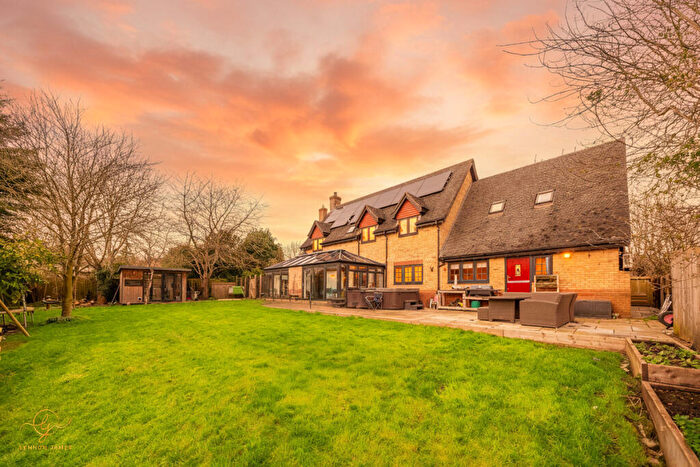 5 Bedroom Detached House For Sale In Sanders Close, Little Stukeley, PE28