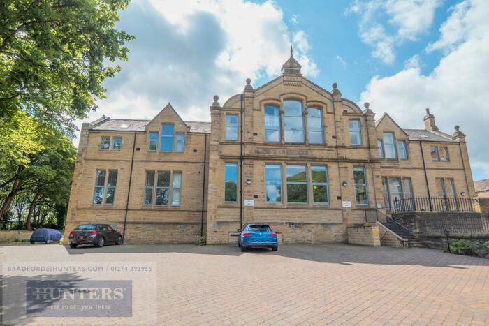 3 Bedroom Flat To Rent In Chrisharben Court, Green End, Clayton, Bradford, BD14