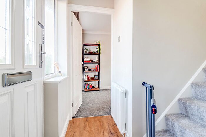2 Bedroom Semi-Detached House For Sale In Danesfield, Benfleet, SS7