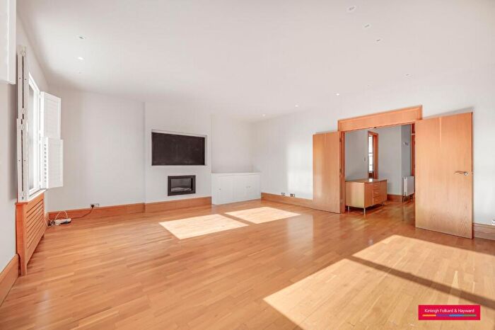 3 Bedroom Flat To Rent In Lancaster Drive, London, NW3
