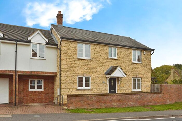 4 Bedroom Semi-Detached House For Sale In Hayes Road, Deanshanger, Milton Keynes, MK19