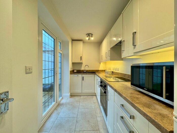 3 Bedroom Mews To Rent In Tudor Gardens, Worthing, BN11