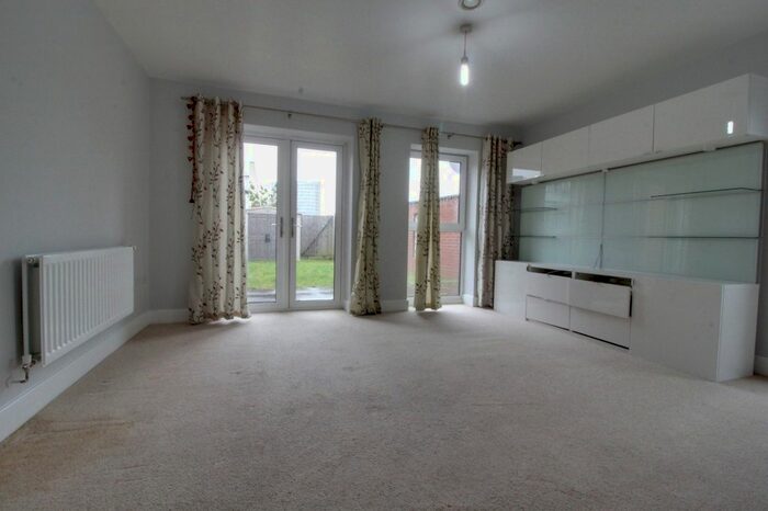3 Bedroom Town House To Rent In Windrush Grove, Birmingham, B15