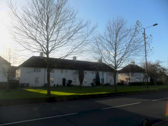 3 Bedroom Terraced House To Rent In The Roundway, London N17