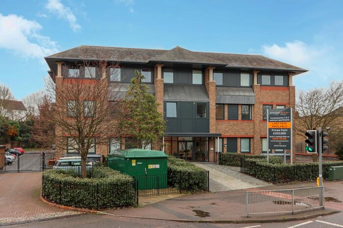 2 Bedroom Flat To Rent In Aldenham Road, Bushey, WD23