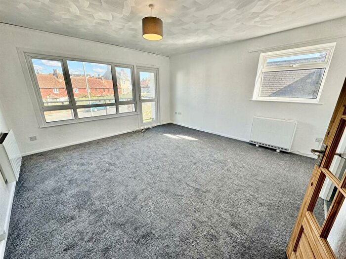 2 Bedroom Flat To Rent In West View Court, Steyne Road, Seaford, BN25