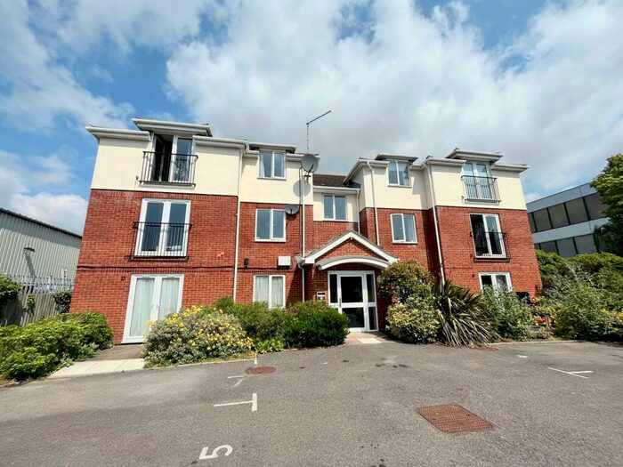 2 Bedroom Apartment To Rent In Newlands Road, Christchurch, BH23