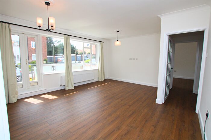 2 Bedroom Flat To Rent In Freeland Park, Holders Hill Road, Hendon, NW4