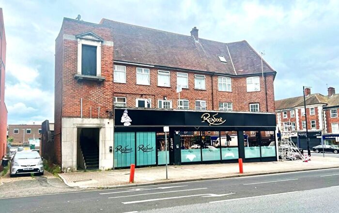 Apartment To Rent In Park Way, Ruislip, HA4