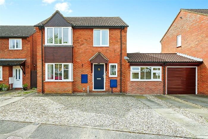 3 Bedroom Link Detached House For Sale In Wensum Crescent, Bicester, Oxfordshire, OX26