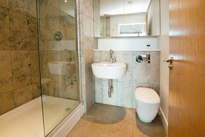 2 Bedroom Apartment To Rent In Watermark, Ferry Court, CF11